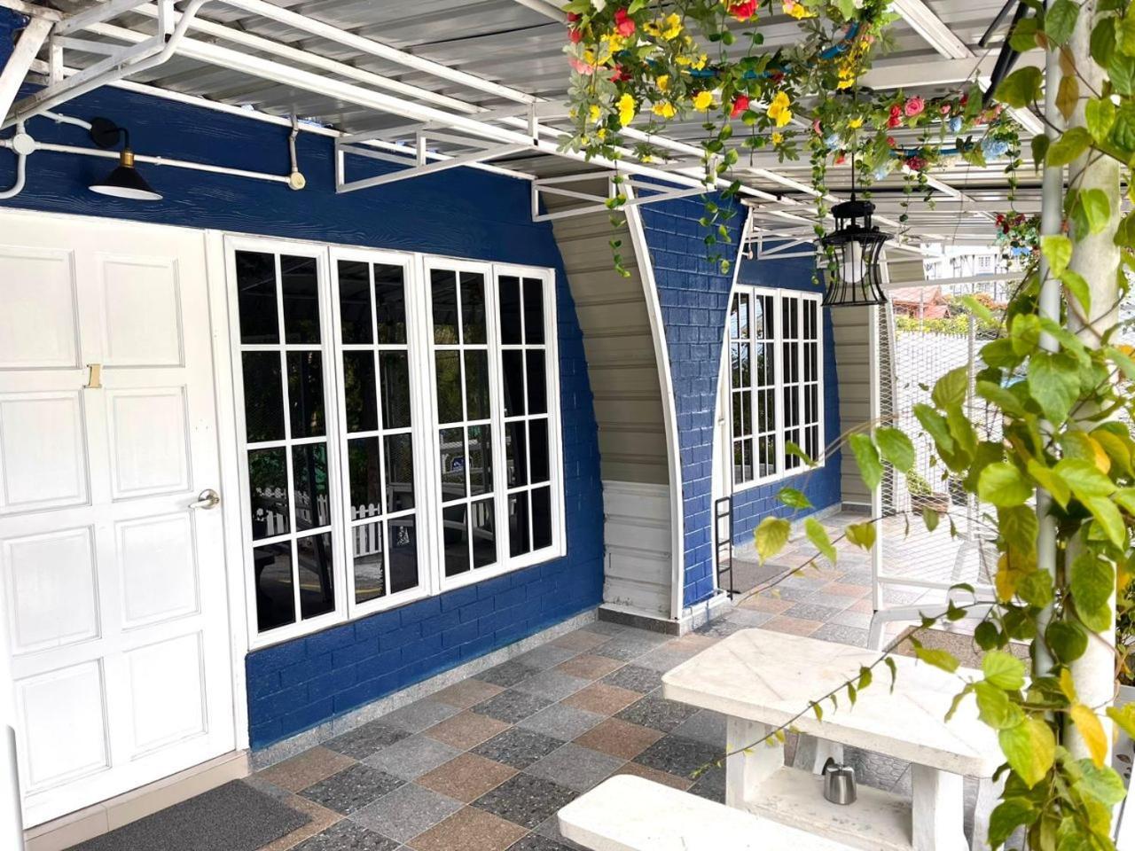Blue Cabins By Pfordten Cottage Cameron Highlands Exterior photo