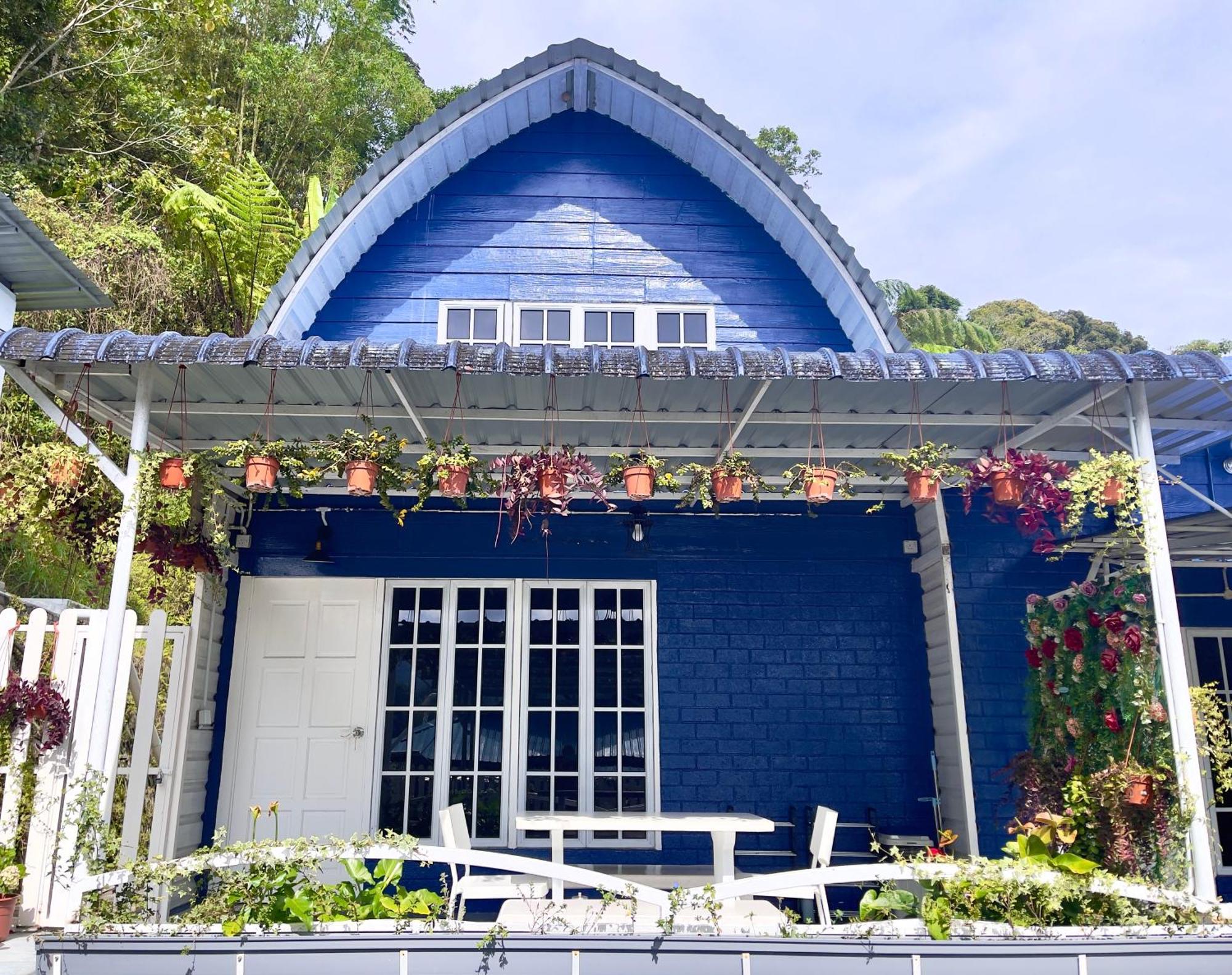 Blue Cabins By Pfordten Cottage Cameron Highlands Exterior photo