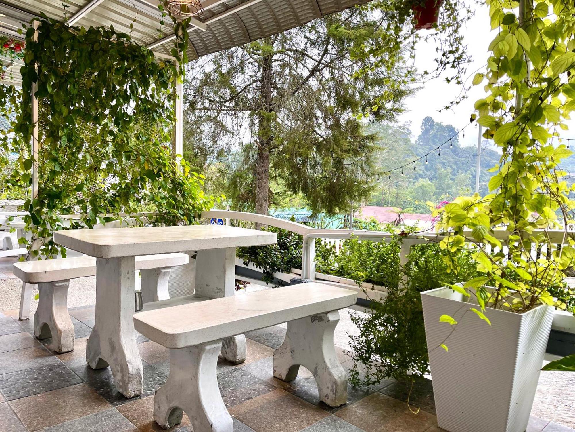 Blue Cabins By Pfordten Cottage Cameron Highlands Exterior photo